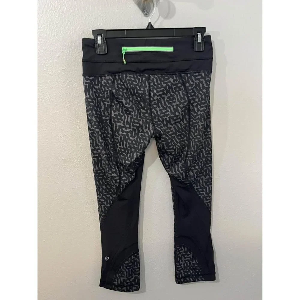 Lululemon Black net Print Run Inspire Crop II Block it Pocket Leggings Size 6